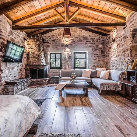 Karyoupolis Lounge Cave House 伊西翁