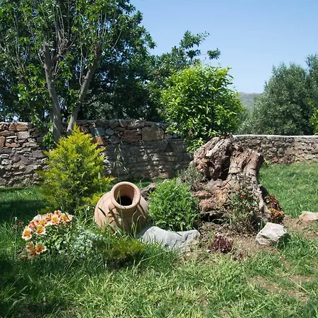 Karyoupolis Lounge Cave House