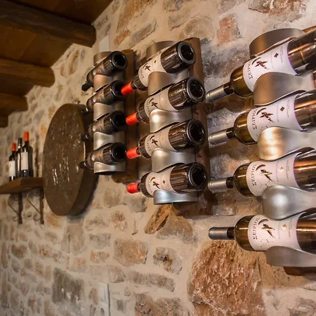 Karyoupolis Lounge Cave House * גיתיו