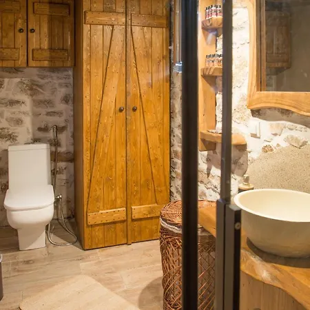 Karyoupolis Lounge Cave House *