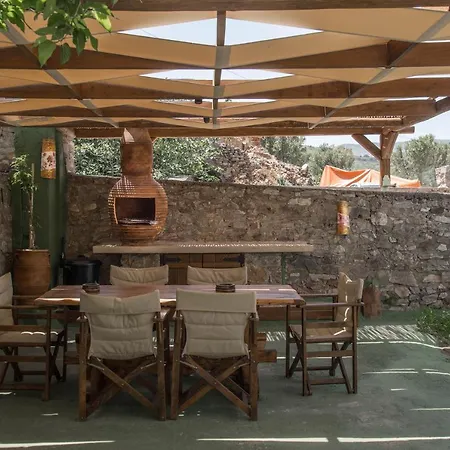 Karyoupolis Lounge Cave House גיתיו