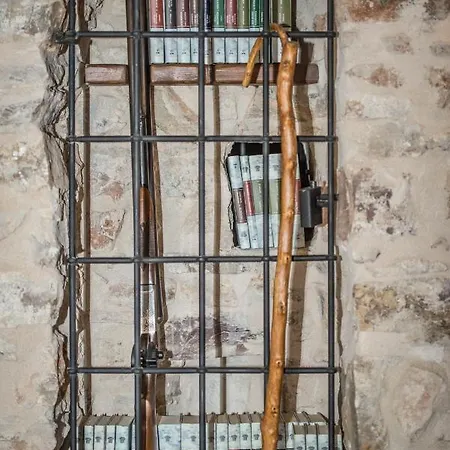 Karyoupolis Lounge Cave House *