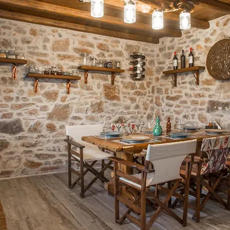Karyoupolis Lounge Cave House Gythio