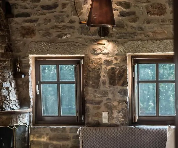 Karyoupolis Lounge Cave House