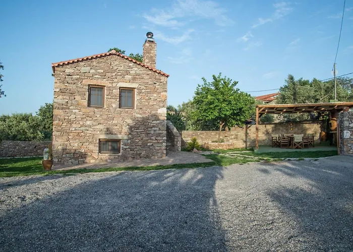 Karyoupolis Lounge Cave House