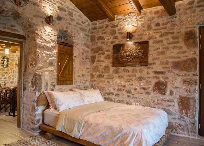 Karyoupolis Lounge Cave House Villa Gythio