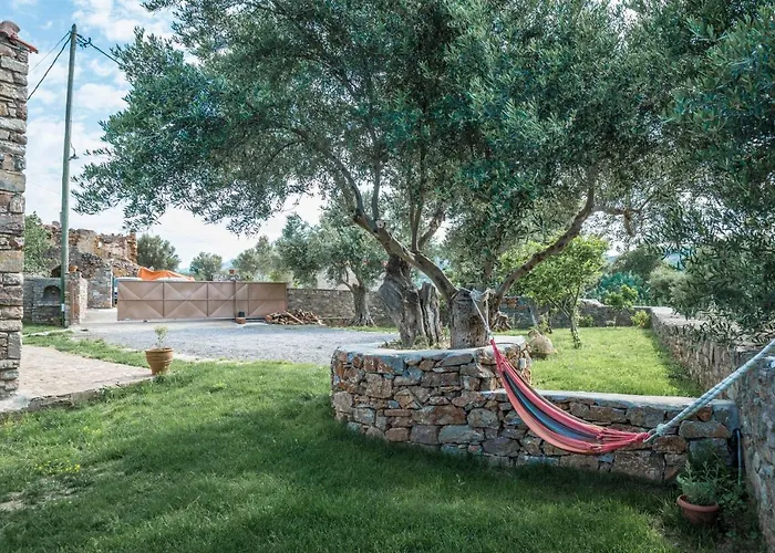 Karyoupolis Lounge Cave House * Γύθειο